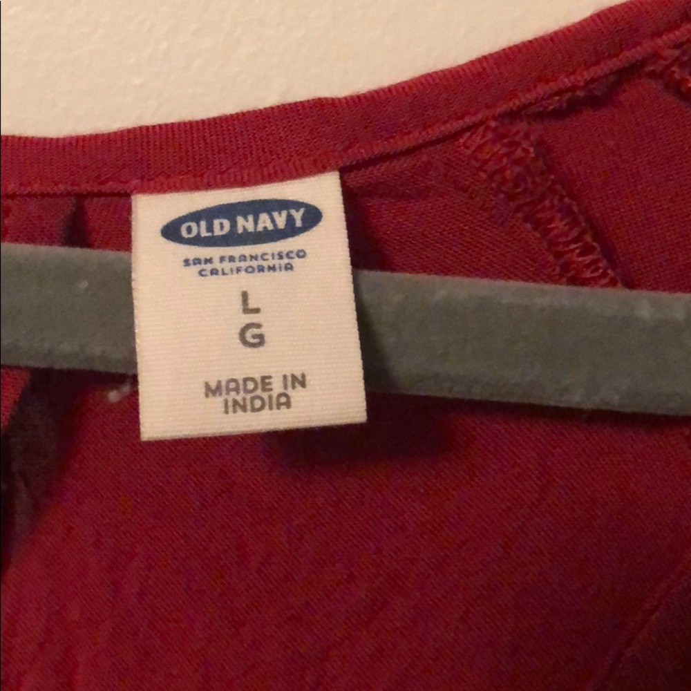 Old navy top - Picture 2 of 2